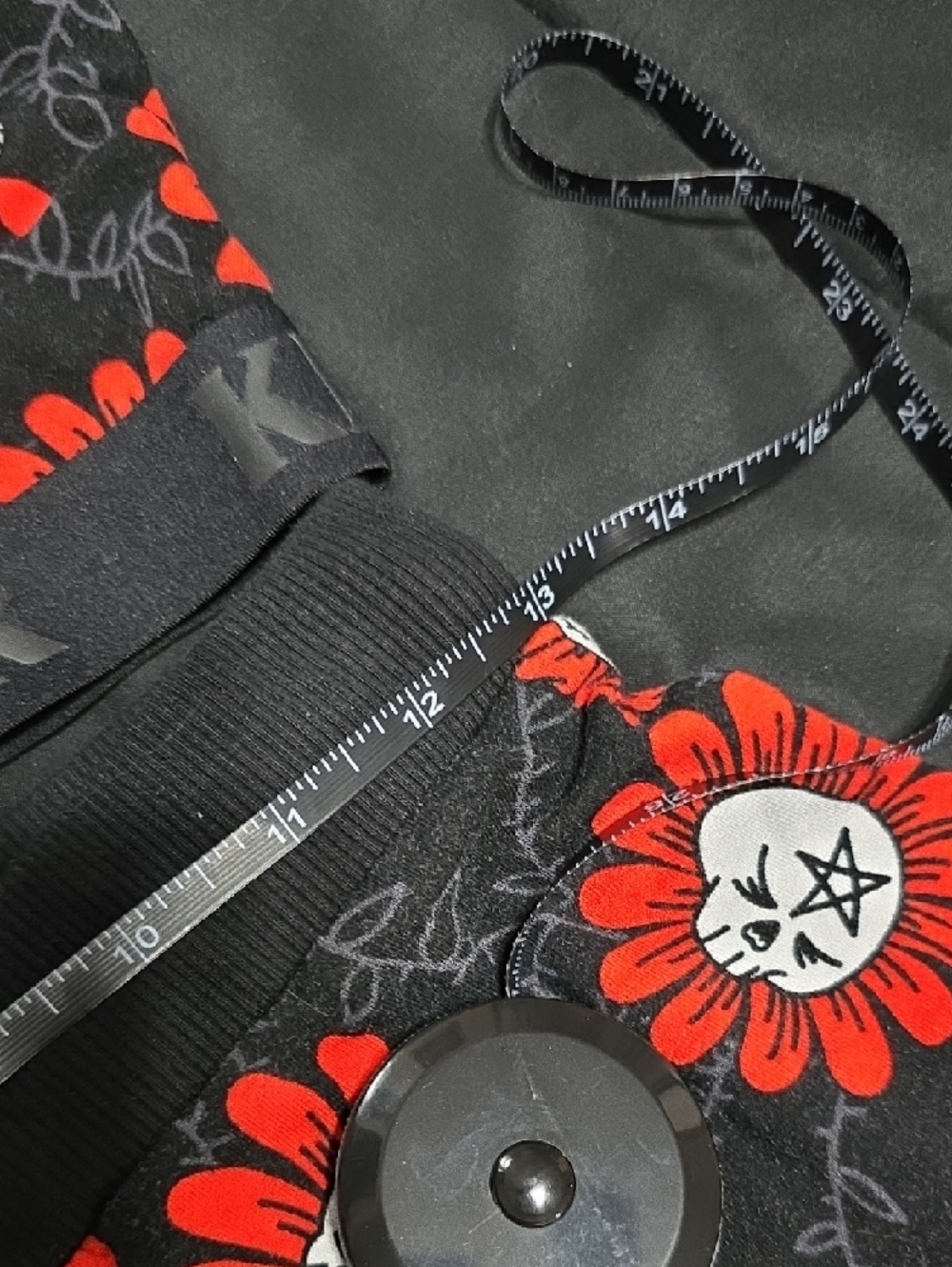 Killstar INTO THE GLOOM Black & Red Skull Daisy Lounge Bralette Set - Picture 7 of 9